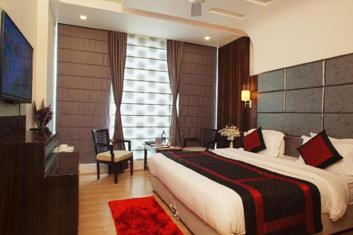 HOTEL DELHI 55 at NEW DELHI RAILWAY STATION