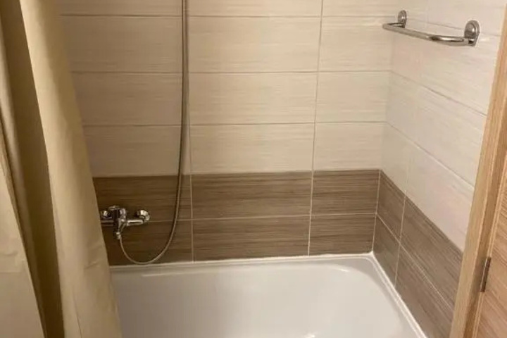Room 8 of 11