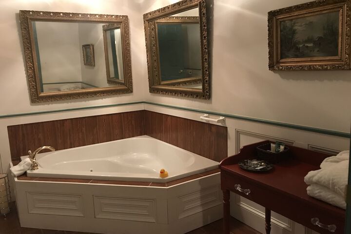 Room 43 of 84