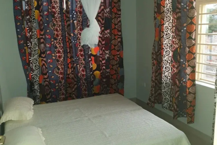 Room 5 of 10
