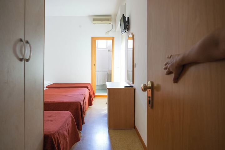Room 16 of 45