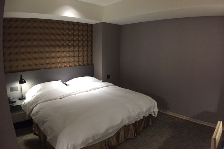 Room 17 of 60