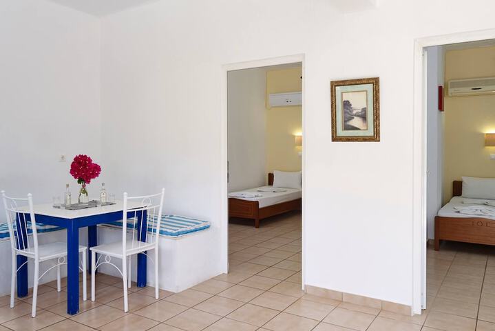 Room 14 of 33