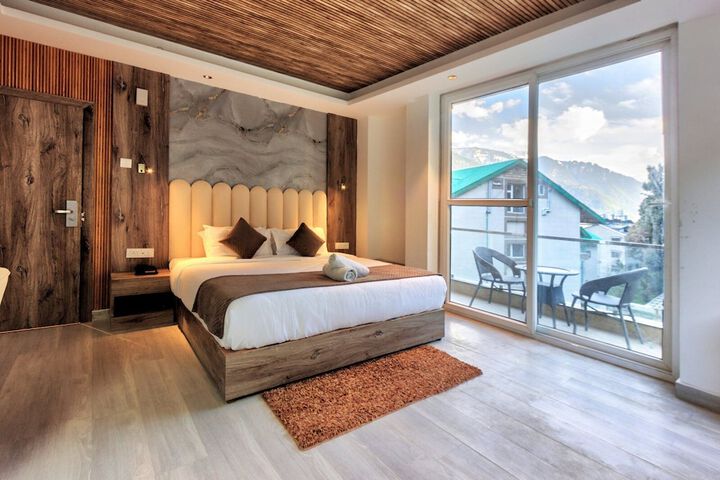 Room 3 of 33