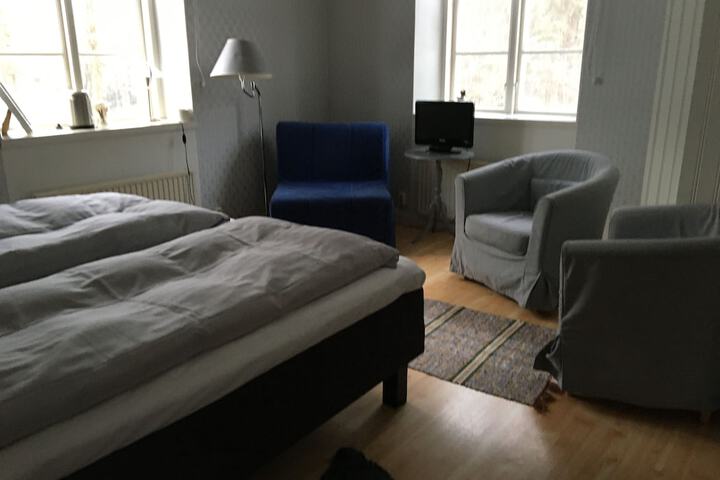 Room 2 of 40