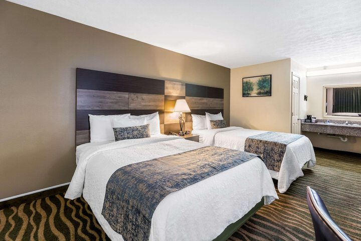 2 Double Beds (8 of 8)