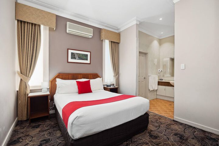 Room 4 of 34