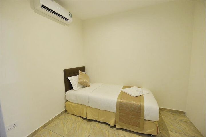 Room 26 of 76