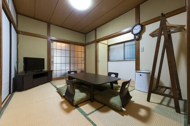 Room 10 of 15