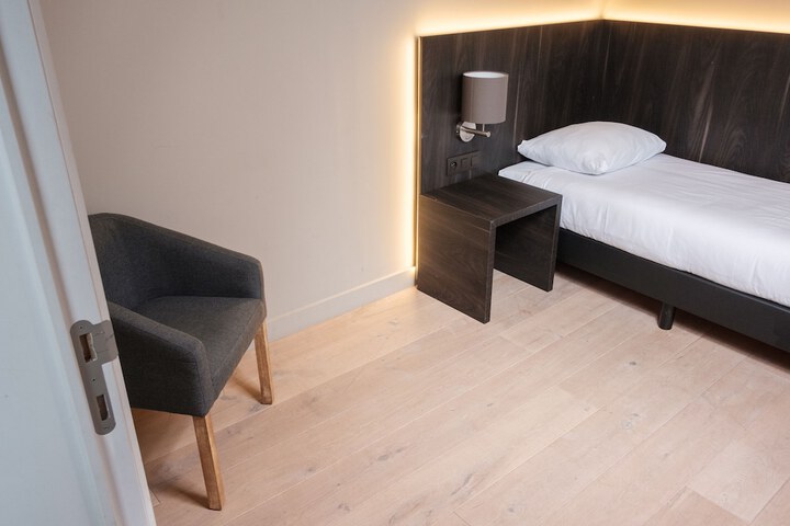 Room 16 of 113