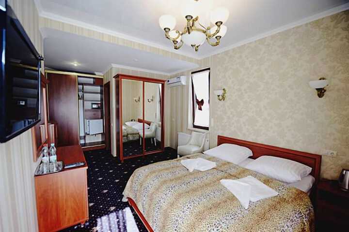 Room 8 of 49