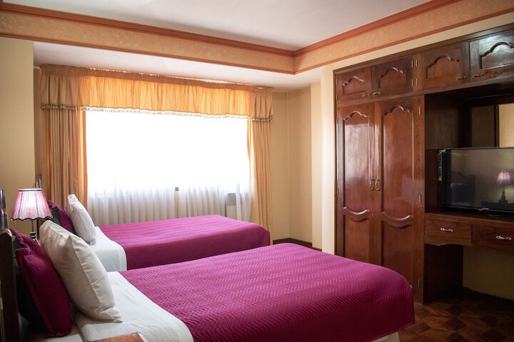 Room 10 of 16