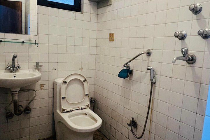 Room 17 of 19