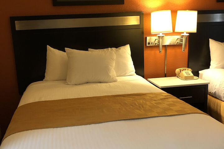1 King Bed (14 of 15)