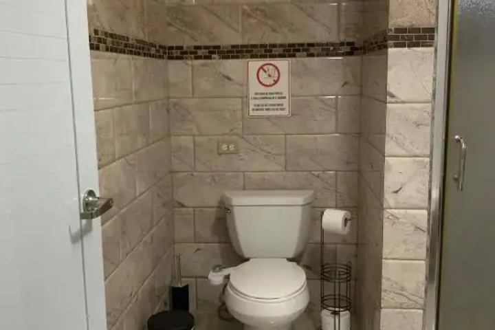 Room 6 of 7
