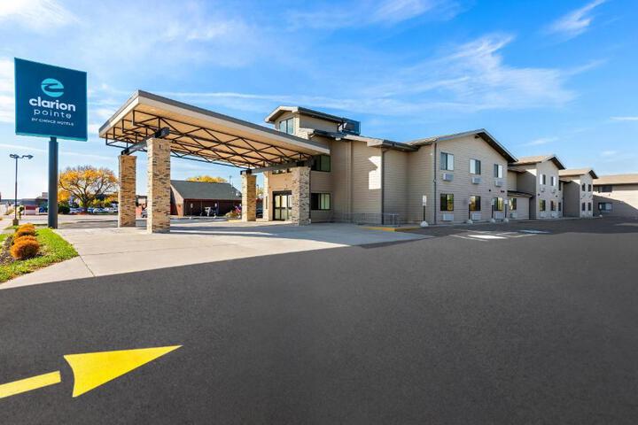 Clarion Pointe Milwaukee Airport in Milwaukee, WI