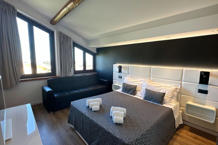 Room 27 of 154