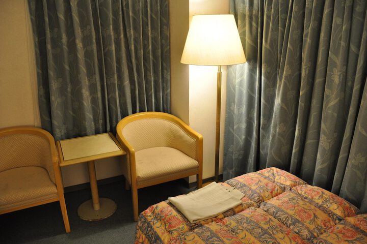 Room 28 of 49