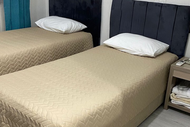 Room 10 of 24