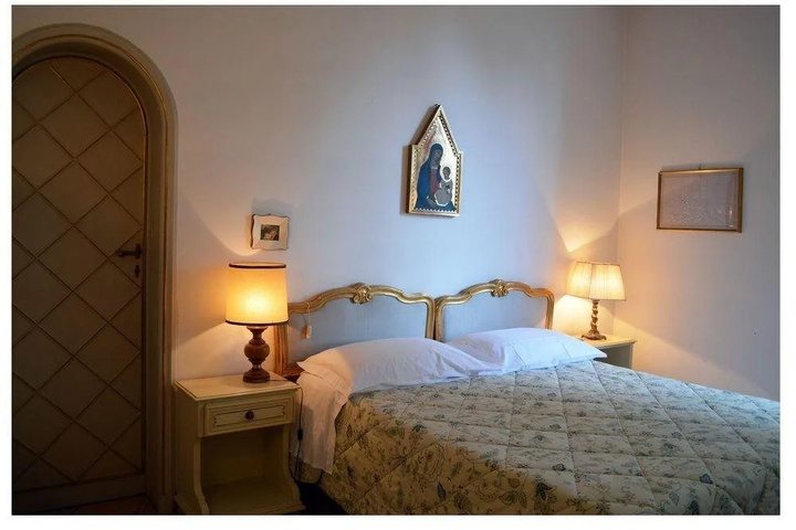 Room 4 of 11