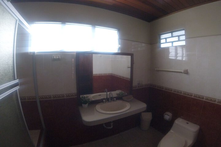 Room 25 of 38