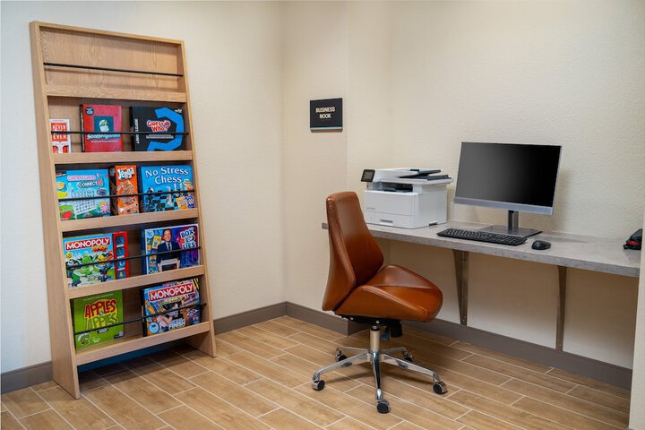 Business Center 29 of 32