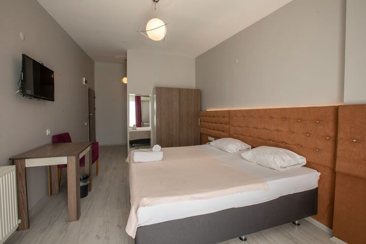 Room 12 of 22