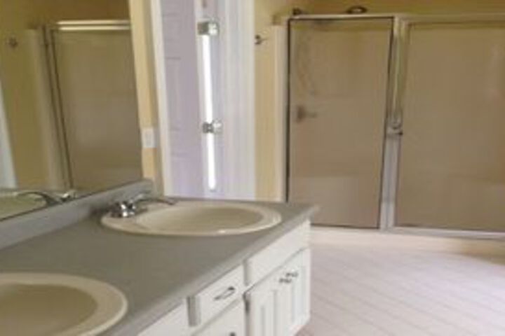 Room 4 of 18