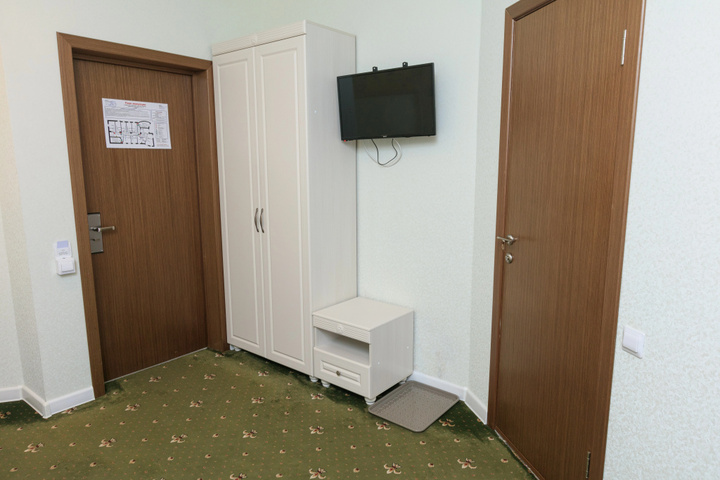 Room 33 of 50