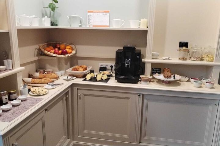 Breakfast/Coffee Service 86 of 109