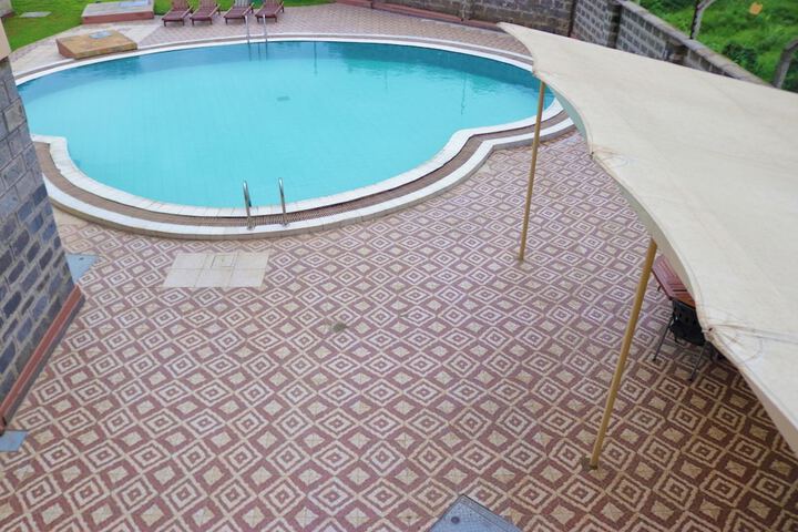 Pool 14 of 31