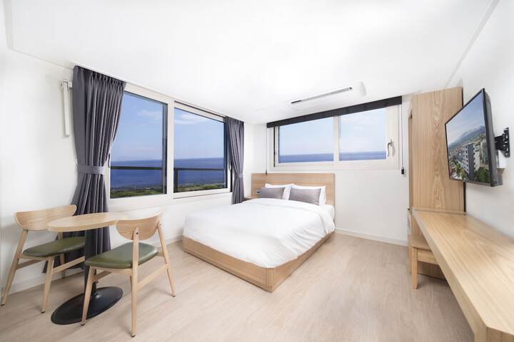 Room 10 of 32