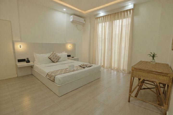 Room 3 of 20
