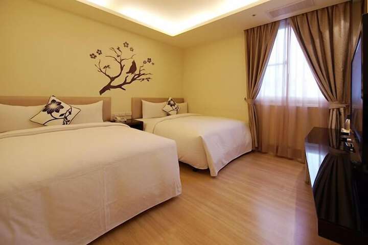 Room 8 of 28