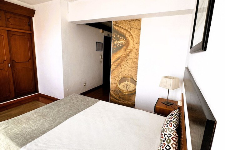 Room 9 of 28