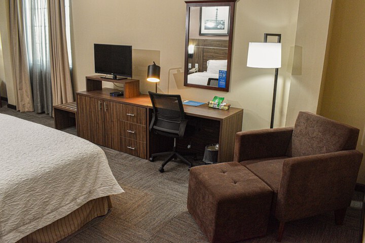 Room 8 of 90