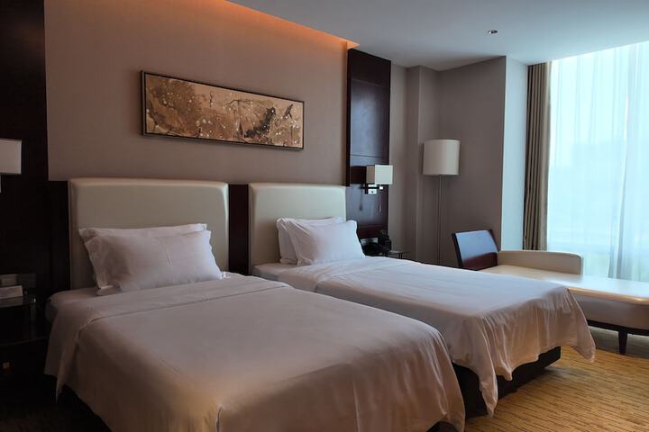 Room 15 of 37