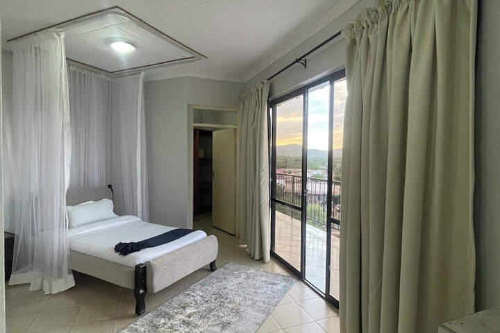 Room 5 of 72