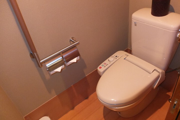 Room 4 of 77