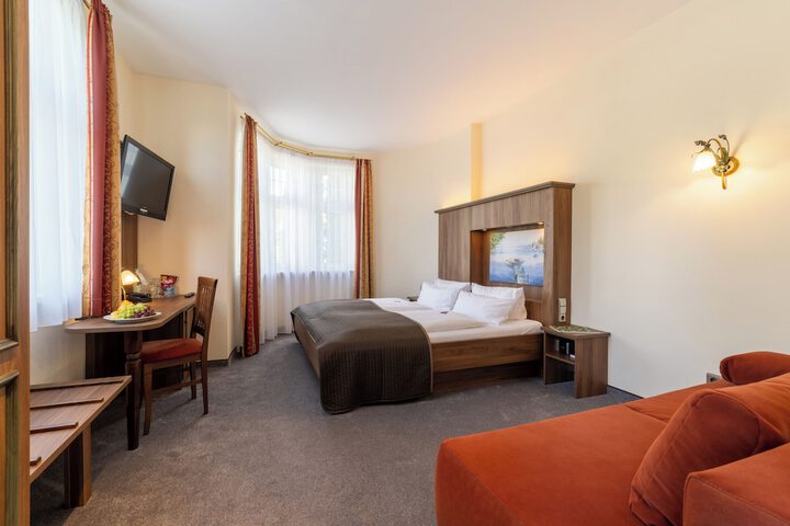 Room 9 of 38