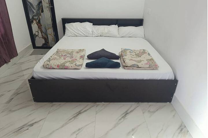 Room 10 of 31