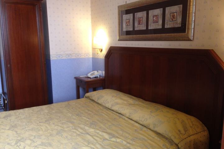 Room 31 of 142