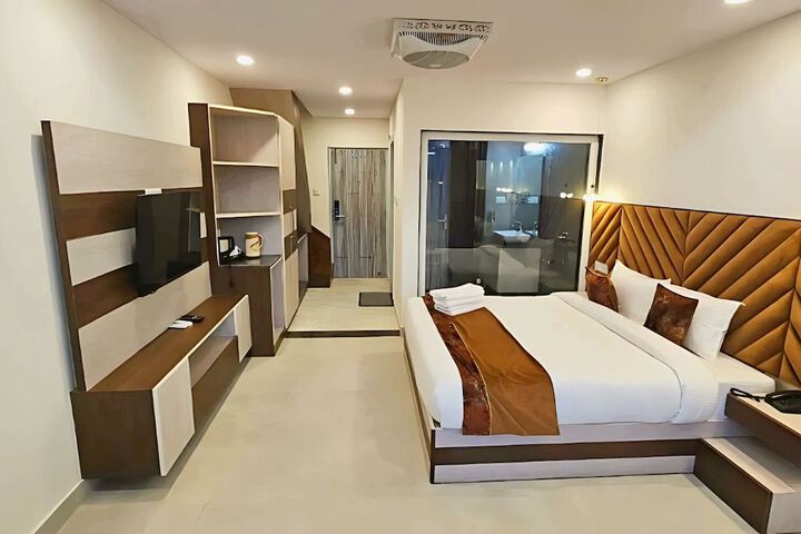 Room 8 of 24