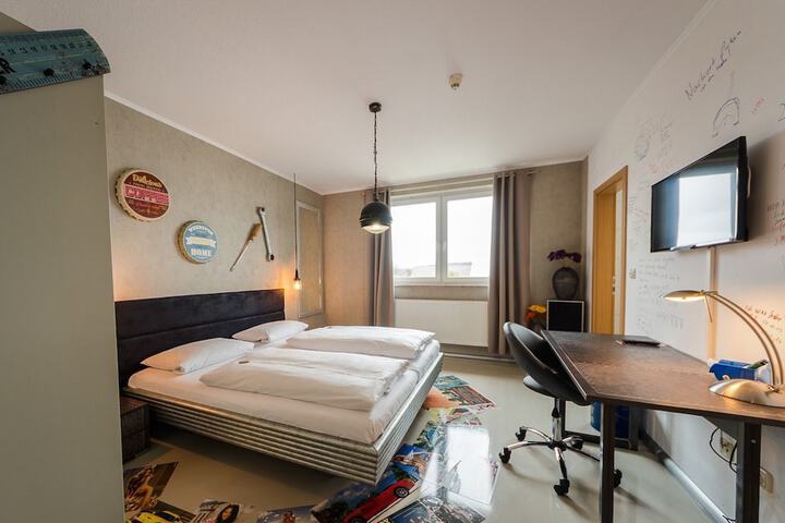 Room 5 of 27