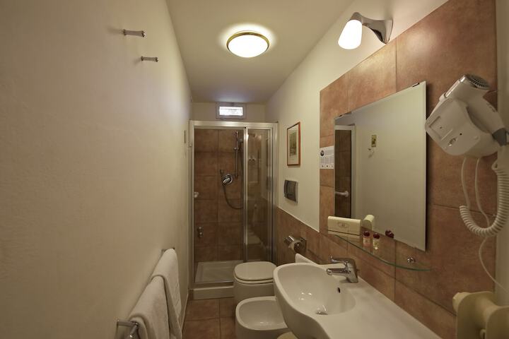 Room 19 of 47