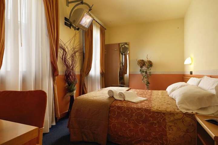 Room 15 of 52