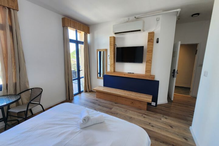 Room 72 of 141