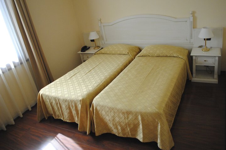 Room 4 of 27
