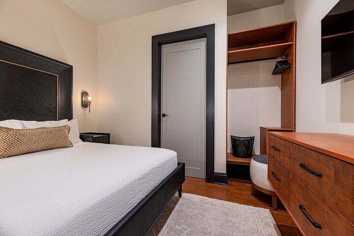 Room 57 of 341