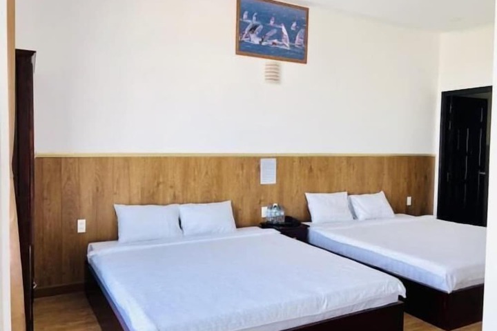 Room 8 of 38